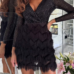 Robe de cocktail envoûtante à sequins et franges Ginger, portée en situation – Valloro Paris