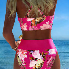Bikini élégant à imprimé floral Léa, portée à la plage (photo 15) – Valloro Paris