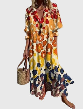 Robe maxi bohémienne élégante Zariah, portée en situation – Valloro Paris
