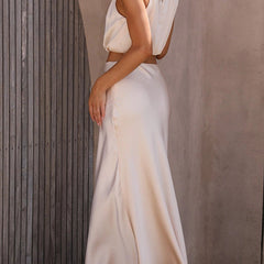 Ensemble jupe longue en satin élégant Inaia, vue complète du modèle – Valloro Paris