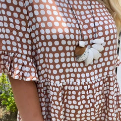 Robe midi à manches courtes Nicola, gros plan sur la coupe – Valloro Paris