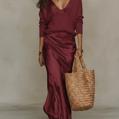 Ensemble robe midi satinée et pull assorti Elena, vue complète du modèle – Valloro Paris