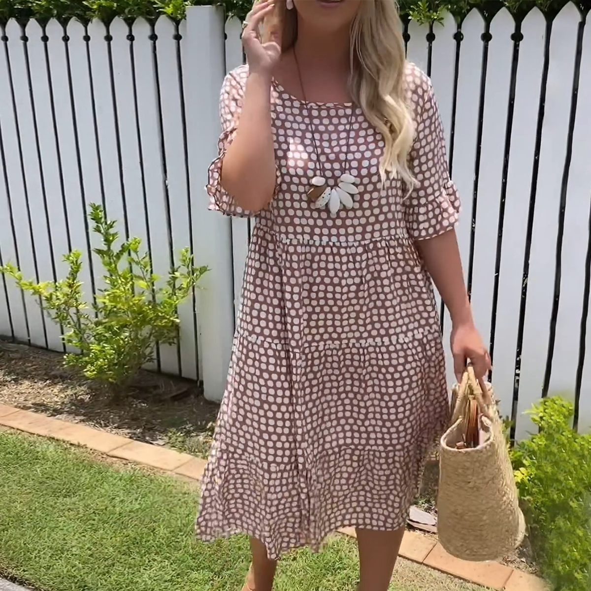 Robe midi à manches courtes Nicola, vue de face – Valloro Paris