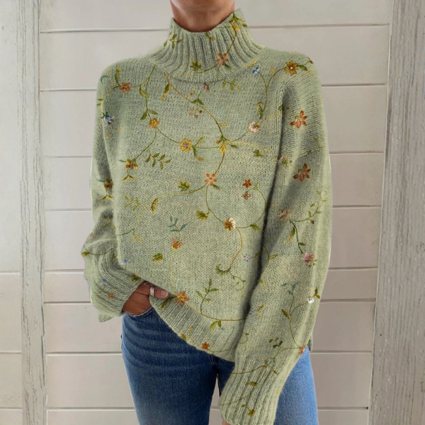 Pull de luxe avec broderies florales Alexa, portée en situation – Valloro Paris