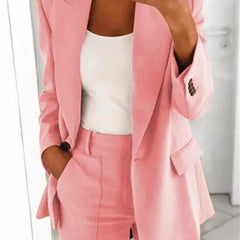 Tailleur rose vibrant deux pièces Rosa, détail des finitions – Valloro Paris