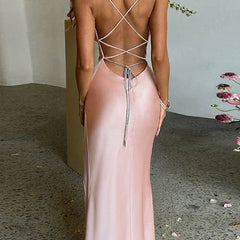 Robe maxi élégante en satin avec dos nu Isabella, vue de dos – Valloro Paris
