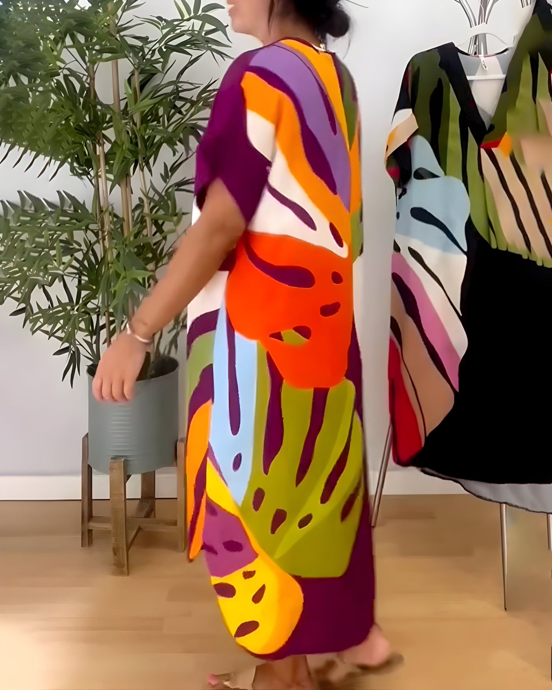 Robe à imprimé abstrait Rianna, présentation du coloris – Valloro Paris