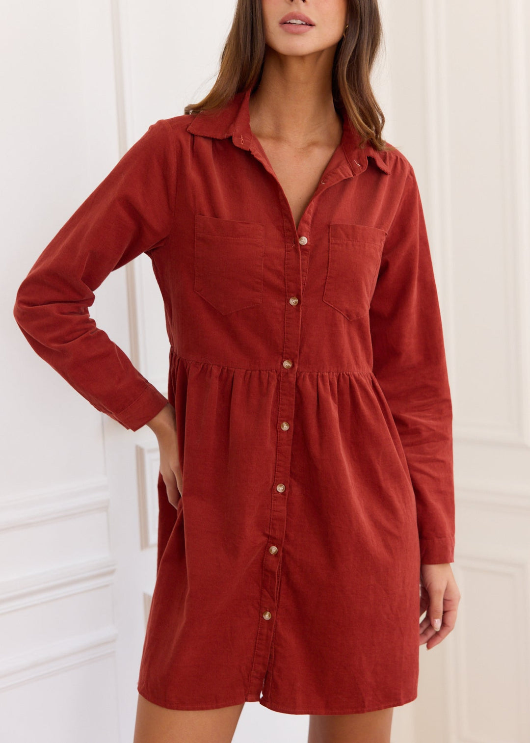 Robe fluide au tombé élégant Elone, vue de dos – Valloro Paris