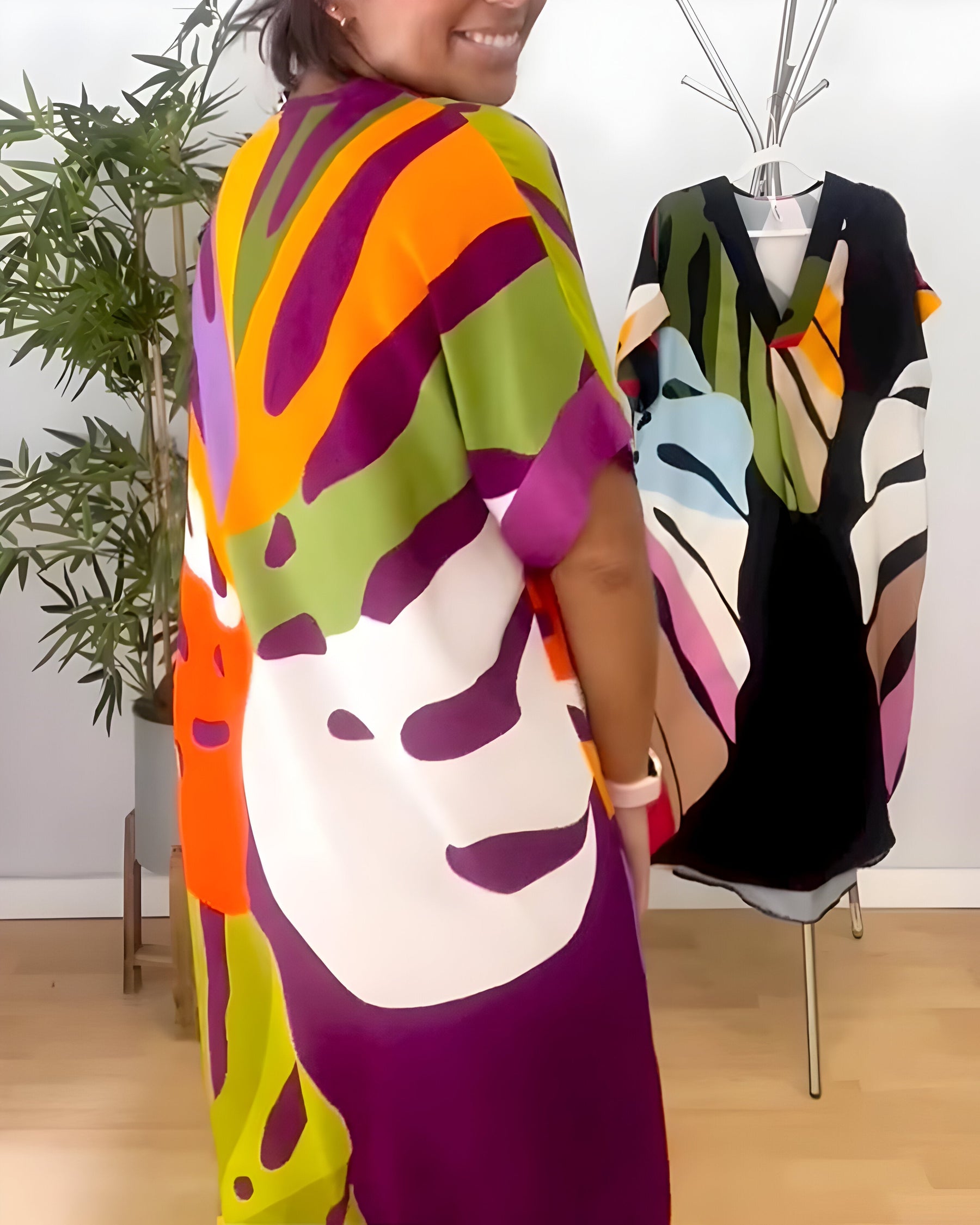 Robe à imprimé abstrait Rianna, détail du motif – Valloro Paris