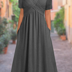 Robe maxi élégante avec détail croisé Selby, vue de face – Valloro Paris