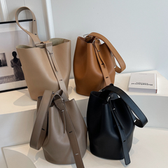 Sac à bandoulière Sola, détail des anses – Valloro Paris