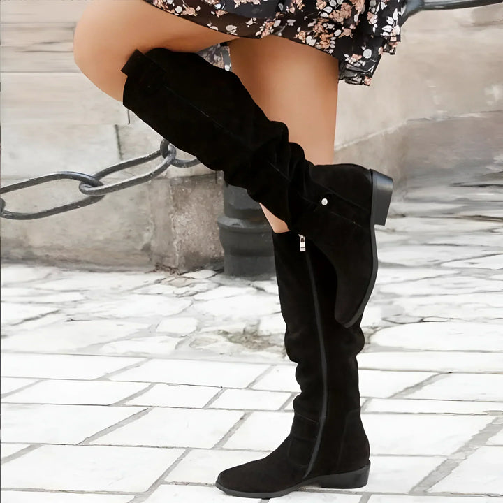 Bottes souples élégantes en aspect suède Eliza, vue de profil (photo 13) – Valloro Paris