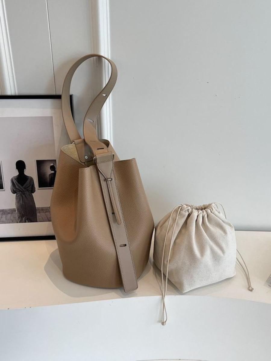 Sac à bandoulière Sola, détail de la matière – Valloro Paris