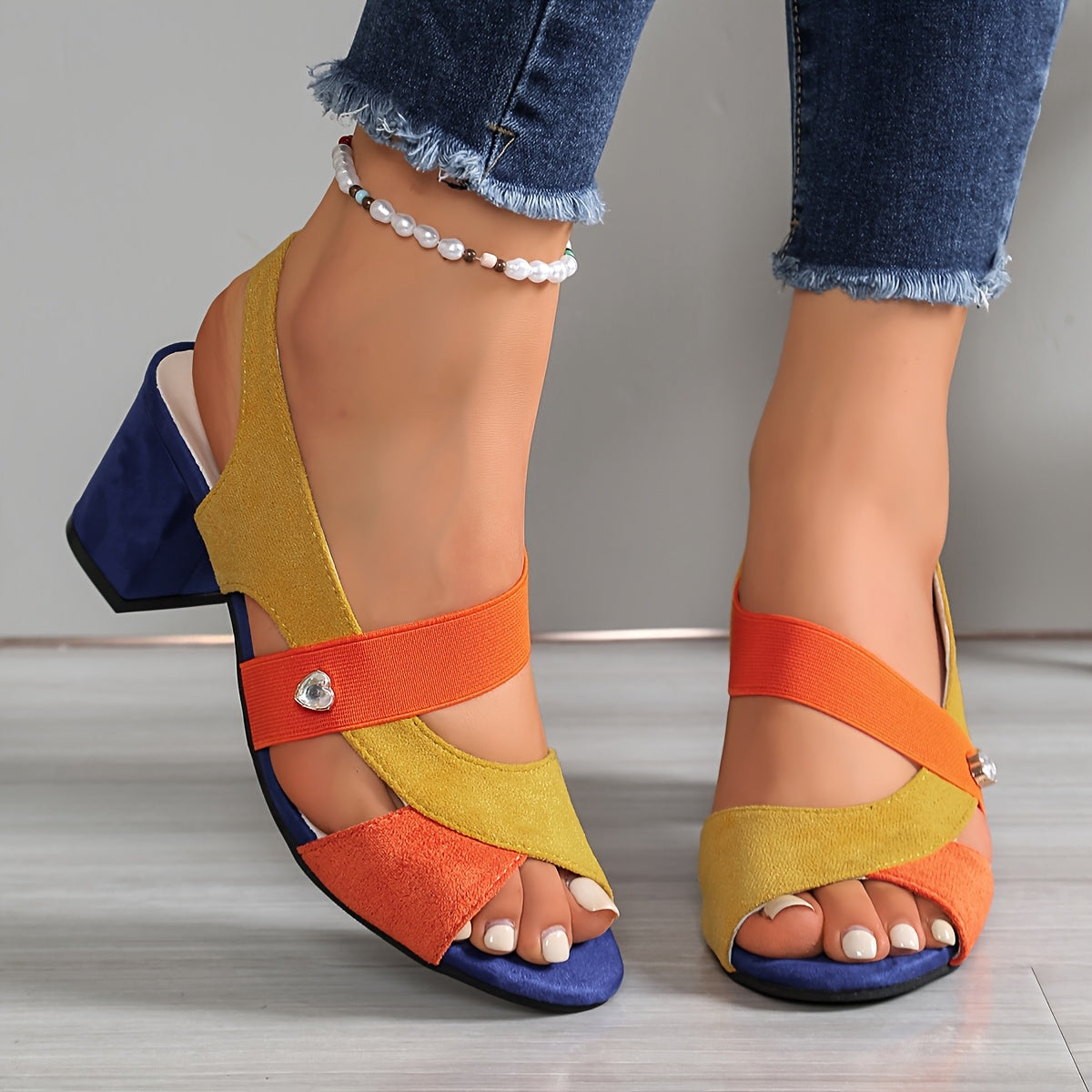 Sandales orthopédiques chic Chantal, gros plan sur les finitions – Valloro Paris
