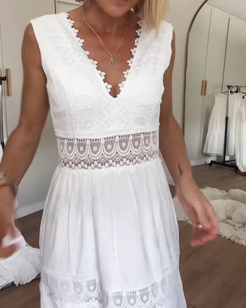 Robe camisole en dentelle à col V Circe, détail du tissu – Valloro Paris