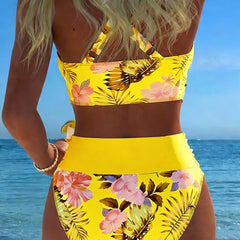 Bikini élégant à imprimé floral Léa, en situation au bord de l’eau – Valloro Paris