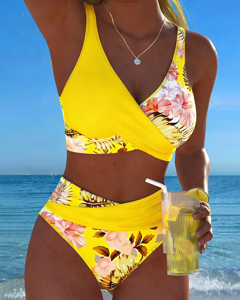 Bikini élégant à imprimé floral Léa, gros plan sur la coupe – Valloro Paris