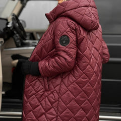 Manteau matelassé à capuche pour l’hiver Vera, détail du tissu – Valloro Paris