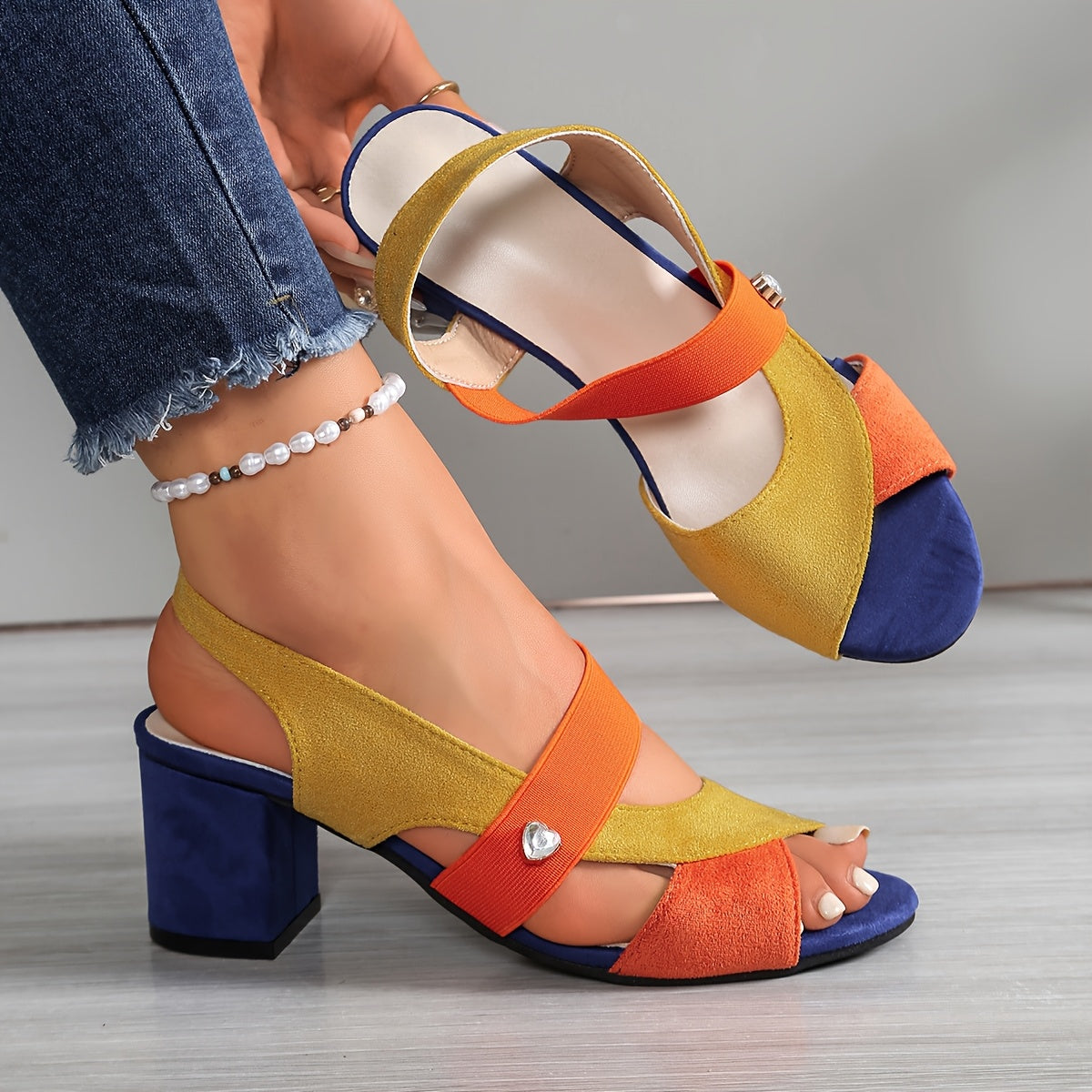 Sandales orthopédiques chic Chantal, présentation du coloris – Valloro Paris