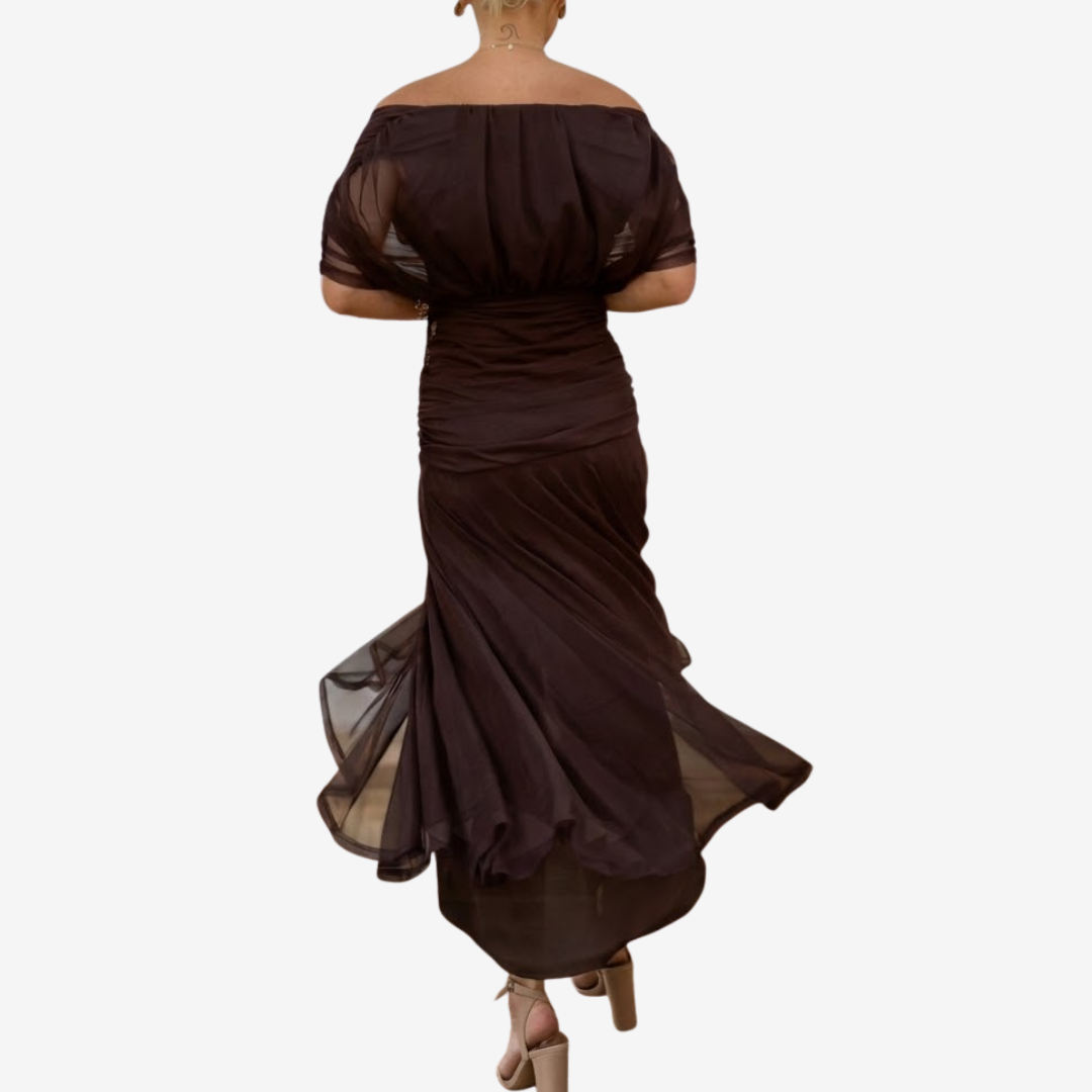 Robe élégante au tombé impeccable Christine, gros plan sur la coupe – Valloro Paris