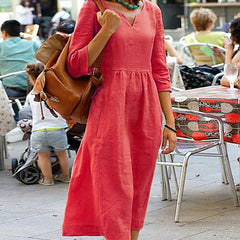 Robe tunique élégante effet lin Elena, portée en situation – Valloro Paris