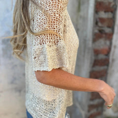 Gilet en maille ajourée Camille, portée en situation – Valloro Paris