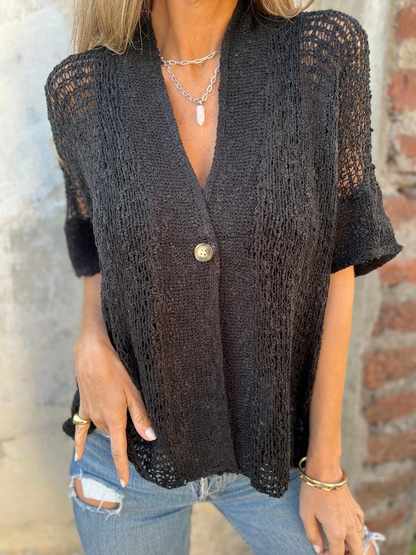 Gilet en maille ajourée Camille, vue complète du modèle – Valloro Paris