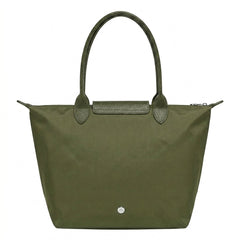 Cabas pliable en nylon à détails cuir Grand Sac Vert, porté à l’épaule – Valloro Paris