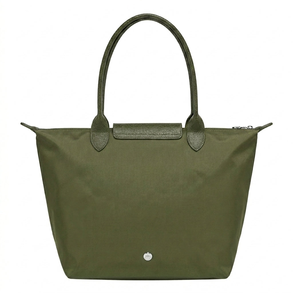 Cabas pliable en nylon à détails cuir Grand Sac Vert, porté à l’épaule – Valloro Paris
