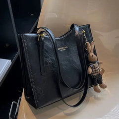 Sac à main compact et élégant Nora, détail des finitions – Valloro Paris