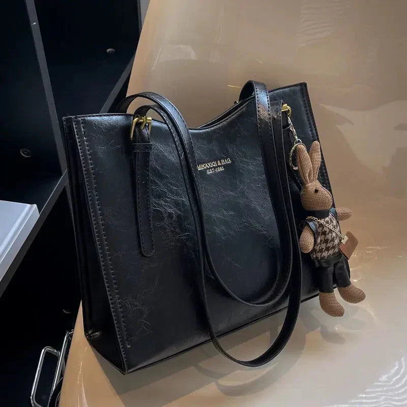 Sac à main compact et élégant Nora, détail des finitions – Valloro Paris