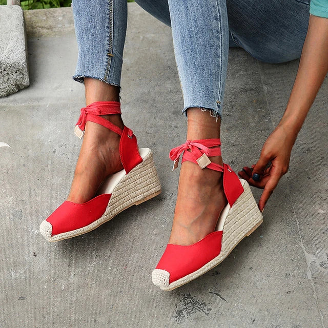 Espadrilles compensées romantiques Isabella, détail de la matière (photo 21) – Valloro Paris