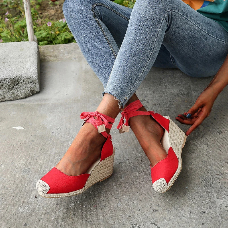 Espadrilles compensées romantiques Isabella, gros plan sur les finitions – Valloro Paris