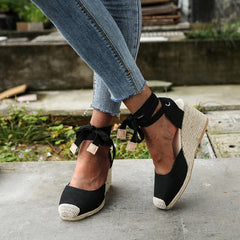 Espadrilles compensées romantiques Isabella, vue de la paire – Valloro Paris