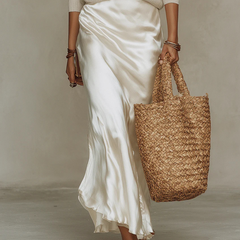 Ensemble robe midi satinée et pull assorti Elena, vue de dos (photo 14) – Valloro Paris