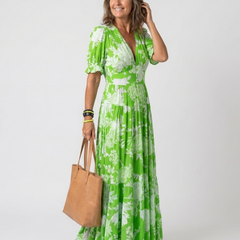 Robe midi fleurie élégante Adèle, gros plan sur la coupe – Valloro Paris