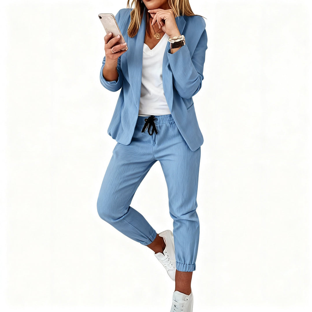 Ensemble coordonné blazer et jogging Sienna, portée en situation – Valloro Paris