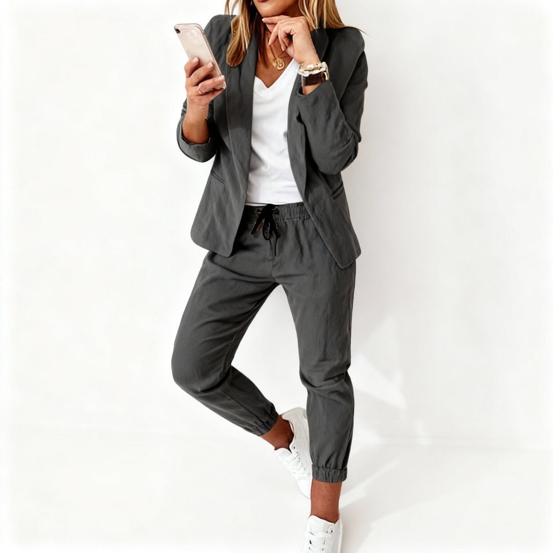 Ensemble coordonné blazer et jogging Sienna, vue de dos – Valloro Paris