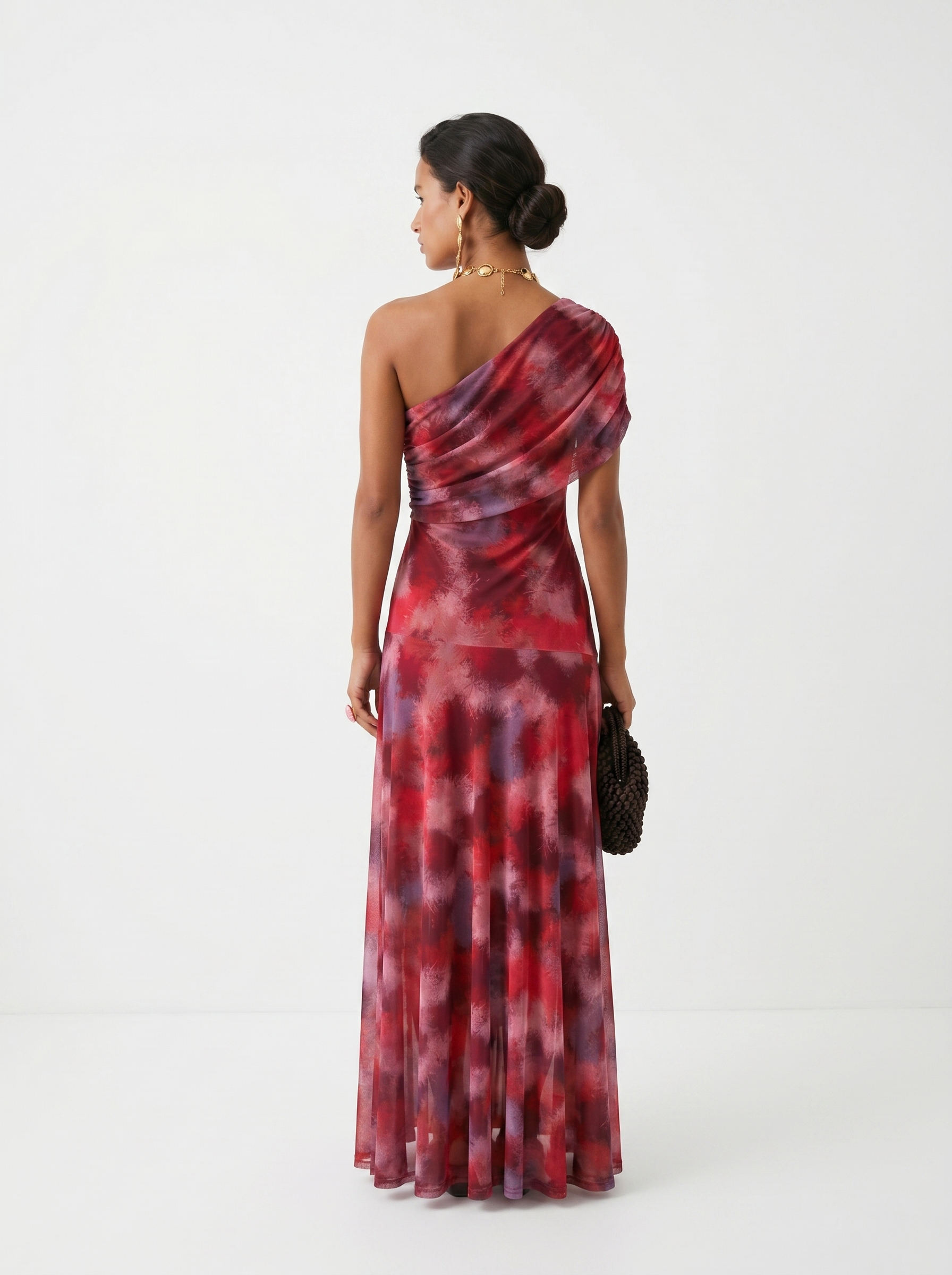 Robe longue élégante et simple Carla, gros plan sur la coupe – Valloro Paris