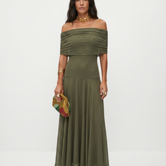 Robe longue élégante et simple Carla, gros plan sur la coupe (photo 17) – Valloro Paris