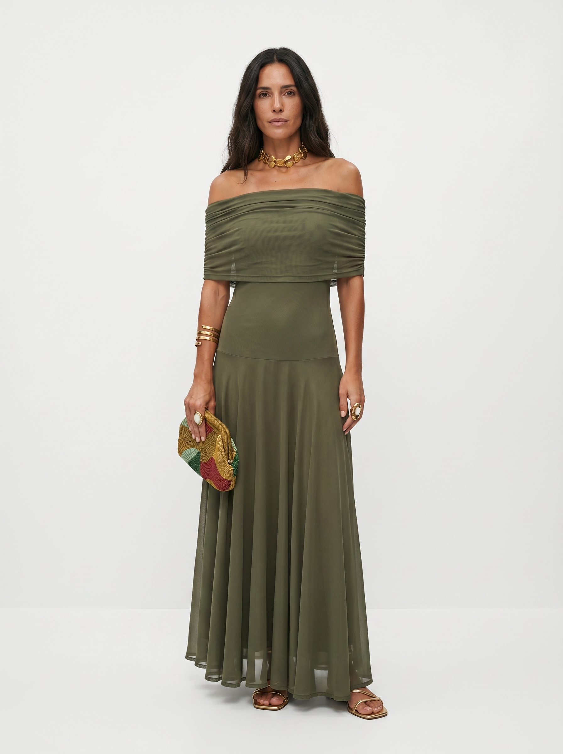 Robe longue élégante et simple Carla, gros plan sur la coupe (photo 17) – Valloro Paris