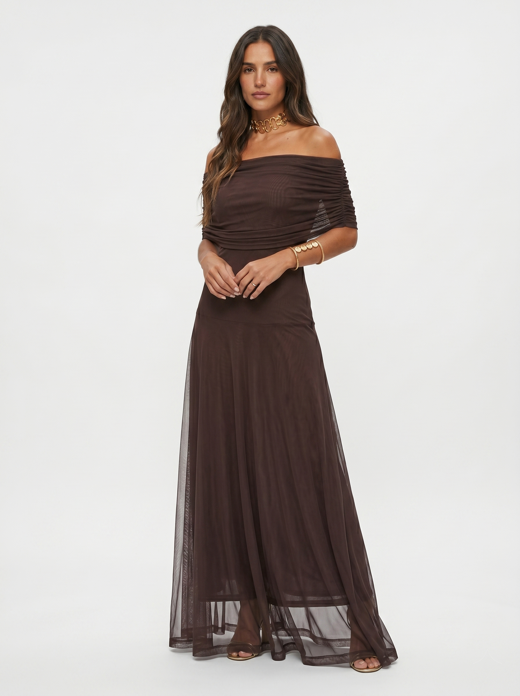 Robe longue élégante et simple Carla, mise en situation estivale – Valloro Paris