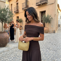 Robe longue élégante et simple Carla, portée en situation (photo 15) – Valloro Paris