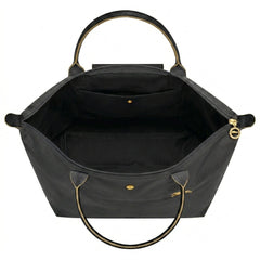 Cabas pliable en nylon à détails cuir Grand Sac Doré, détail des anses – Valloro Paris