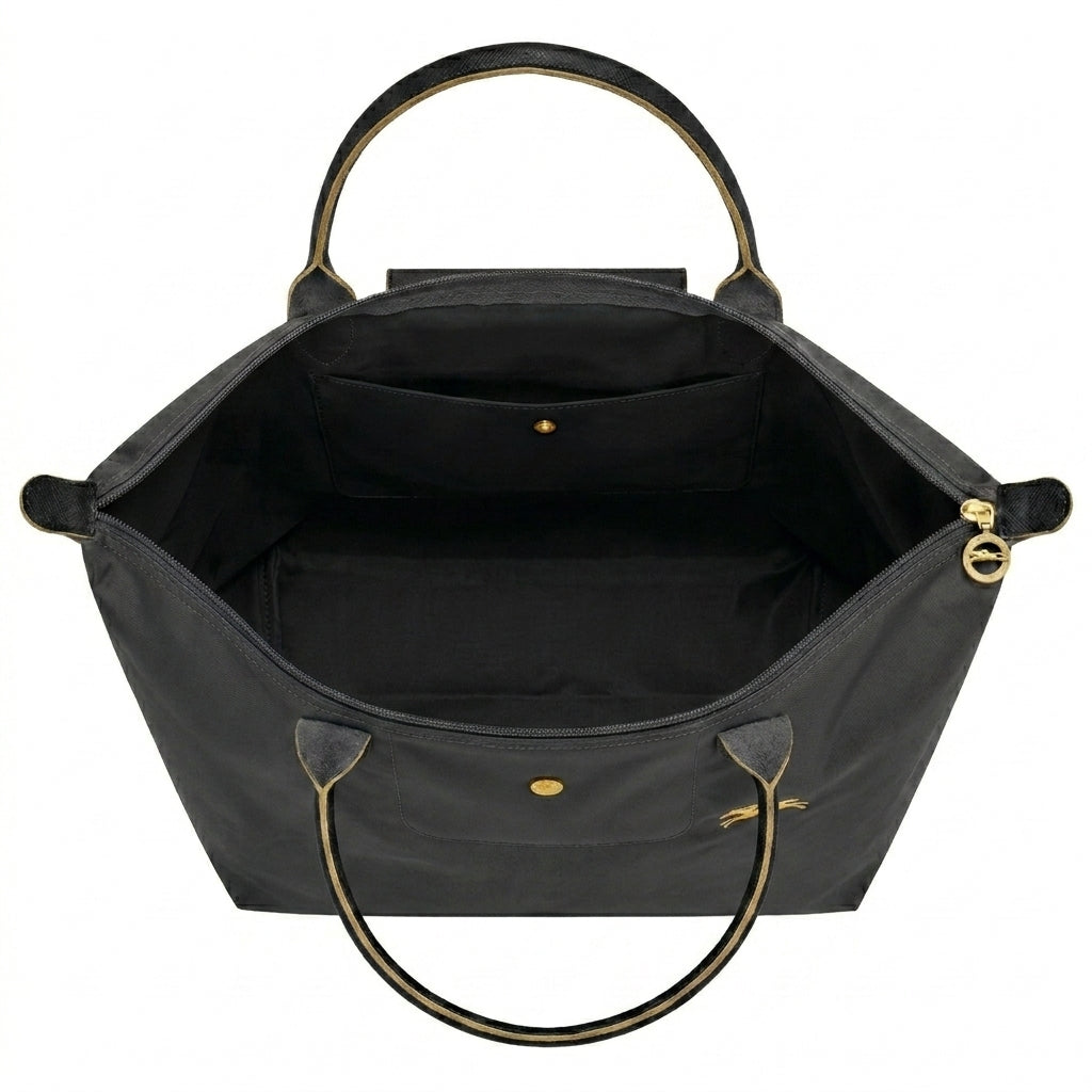 Cabas pliable en nylon à détails cuir Grand Sac Doré, détail des anses – Valloro Paris