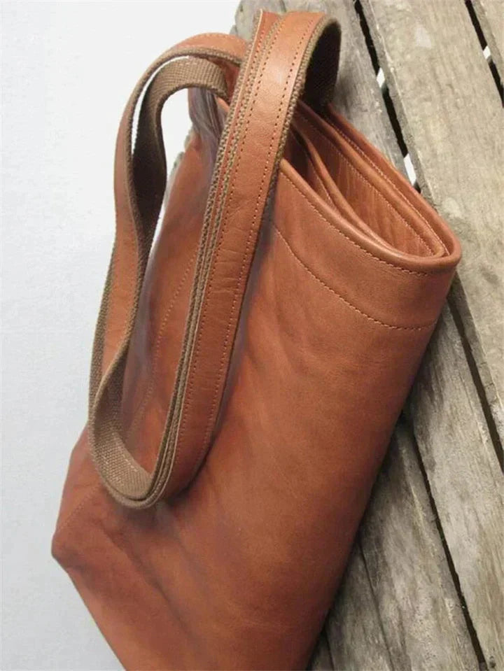 Cabas en cuir intemporel de haute qualité Ella, porté à l’épaule – Valloro Paris