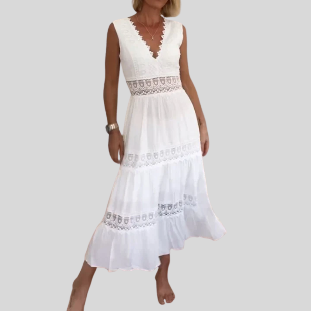 Robe camisole en dentelle à col V Circe, vue de face – Valloro Paris