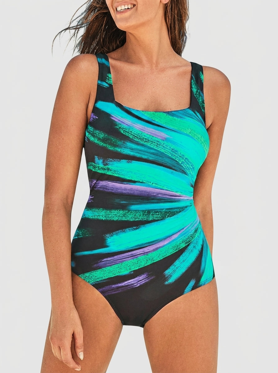Maillot de bain sculptant Alba, en situation au bord de l’eau – Valloro Paris