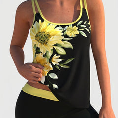 Maillot de bain fleuri avec short et effet ventre plat Flor, portée à la plage – Valloro Paris