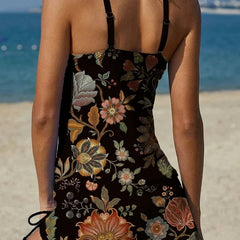 Maillot de bain fleuri graphique avec short et effet ventre plat Adriana, détail du tissu – Valloro Paris